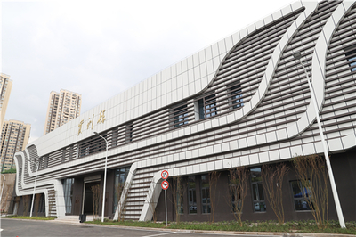 重慶公共運(yùn)輸職業(yè)學(xué)院優(yōu)化教學(xué)架構(gòu)，設(shè)立六個(gè)二級(jí)學(xué)院以強(qiáng)化技術(shù)服務(wù)